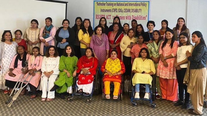 सामूहिक तस्विर खिचाउँदै तालिममा सहभागी