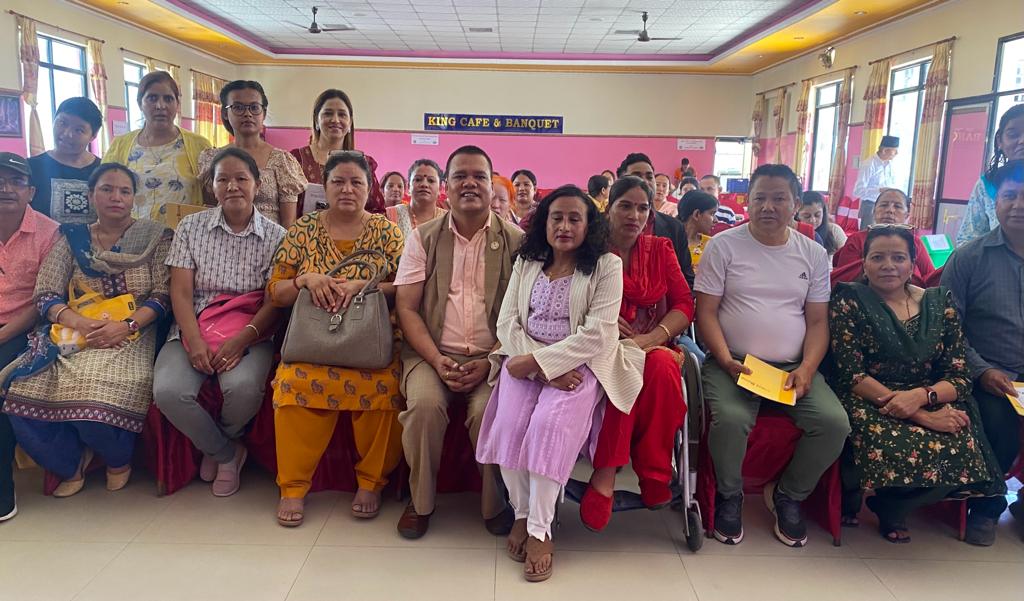 बुढानीलकण्ठ न पा वार्ड न ८ को आयोजनामा भएको कार्यक्रममा हलमा सहभागीहरु