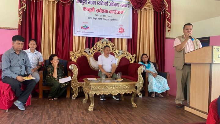 कानुनी सचेतना कार्यक्रममा बागमती प्रदेश सभाका सांसद जयराम थापालगायत अतिथि ड्यासमा ।