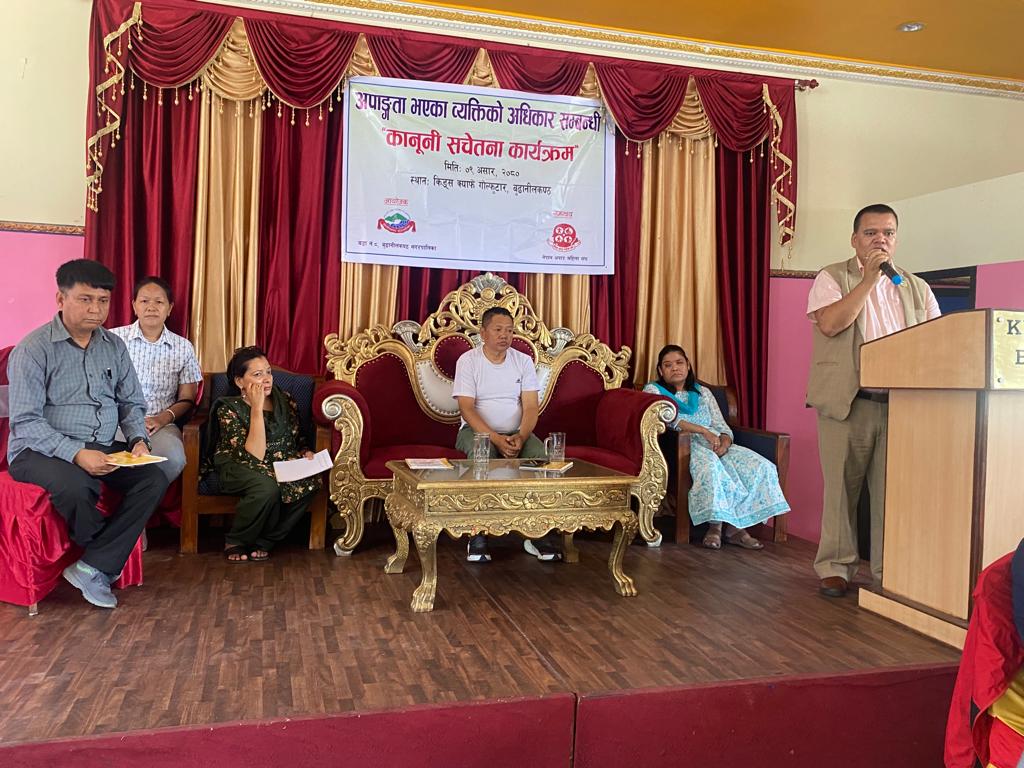 कानुनी सचेतना कार्यक्रममा बागमती प्रदेश सभाका सांसद जयराम थापालगायत अतिथि ड्यासमा ।